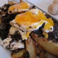 Patatas natural, huevo frito ,sobrasada y cuixot de Menorca. - HUEVOS ROTOS CON SOBRASADA Y CUIXOT
