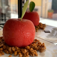 Corazon de manzana al horno con Begamota y laurel, mousse de manzana Reineta y melocoton - PECADO ORIGINAL
